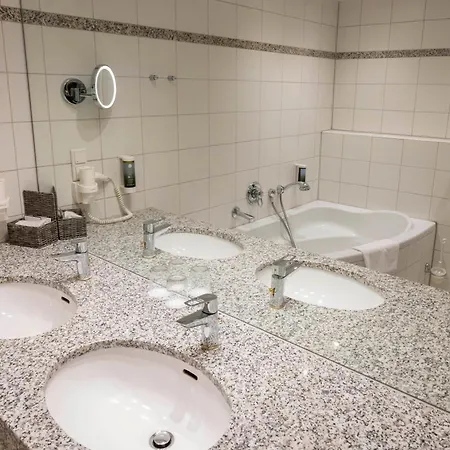 Parkhotel Hohenfeld מלון 4*
