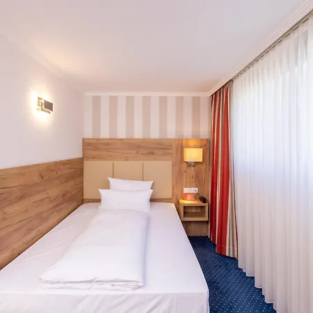 Parkhotel Hohenfeld 4*