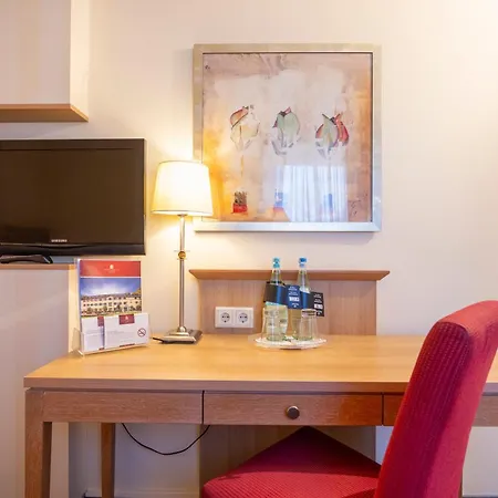 מלון Parkhotel Hohenfeld 4*