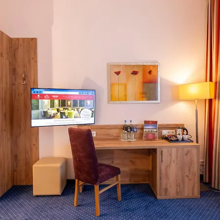 מלון Parkhotel Hohenfeld 4*
