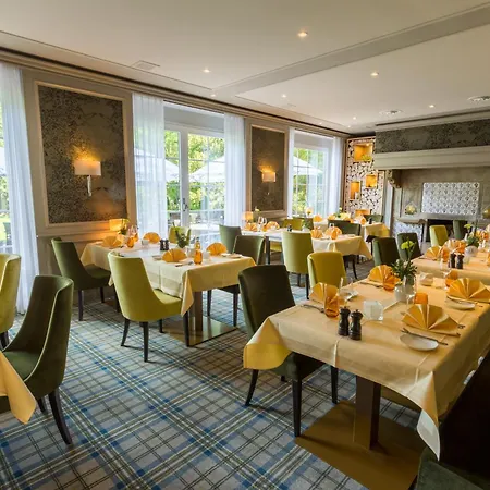 Parkhotel Hohenfeld 4*