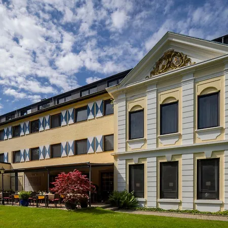 מלון Parkhotel Hohenfeld 4*