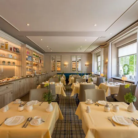 מלון Parkhotel Hohenfeld 4*