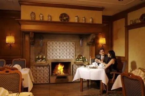 Parkhotel Hohenfeld 4*